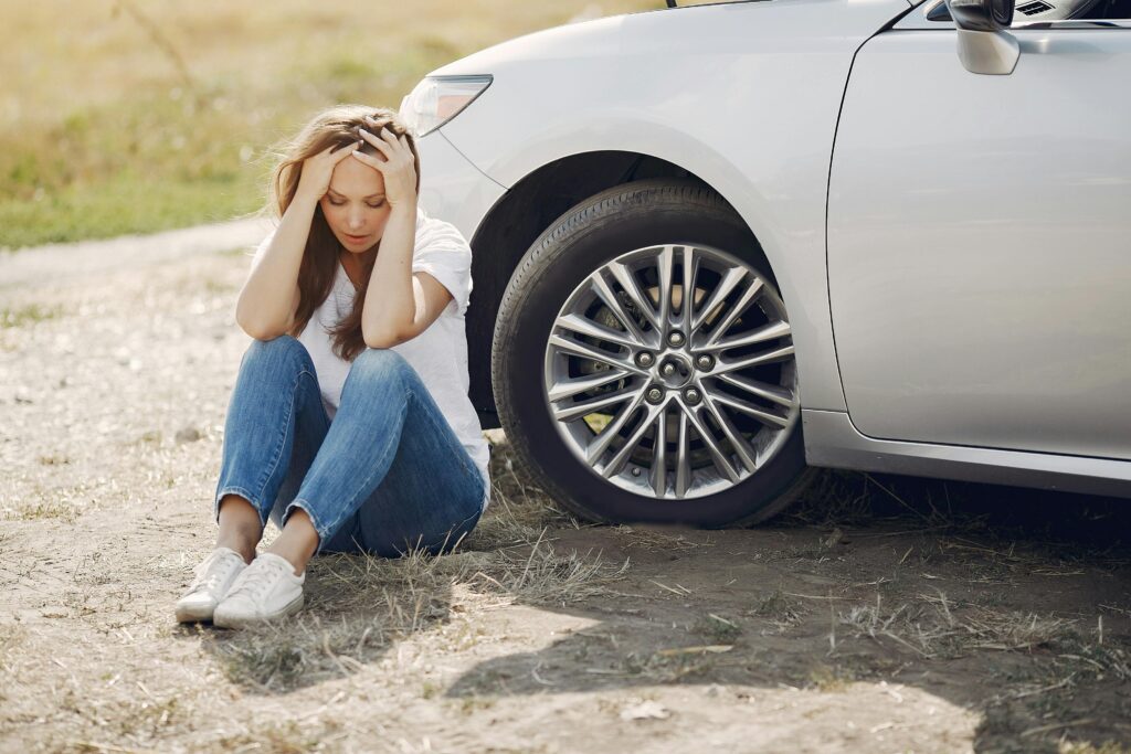 Un accidente de automóvil puede ser una experiencia estresante y desorientadora. Sin embargo, es importante mantener la calma y seguir algunos pasos clave para garantizar tu seguridad y proteger tus derechos. Aquí hay una guía paso a paso sobre qué hacer después de un accidente de automóvil.